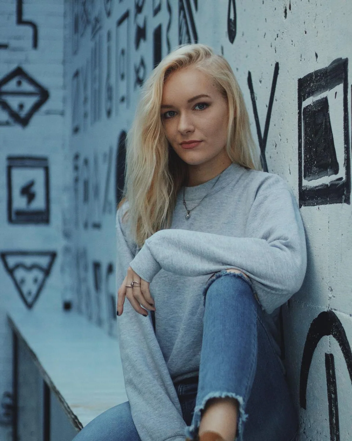 Woman in straight-leg jeans for an everyday outfit